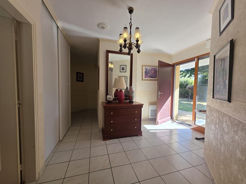 Pont L’abbé, A 5 min du Centre-Ville à pied, Maison de Plain-pied Avec Jardin & Garage