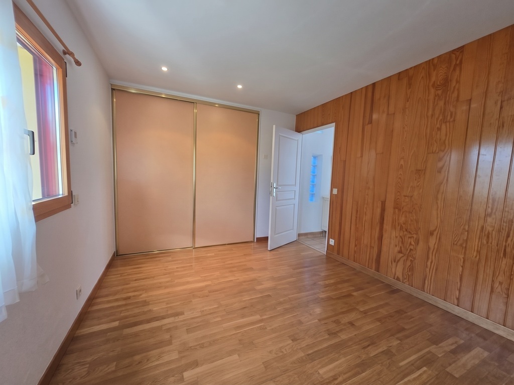 PONT L’ABBE, A 5 min du Centre-Ville à pied, Maison de Plain-pied 3 chambres Avec Jardin et Garage