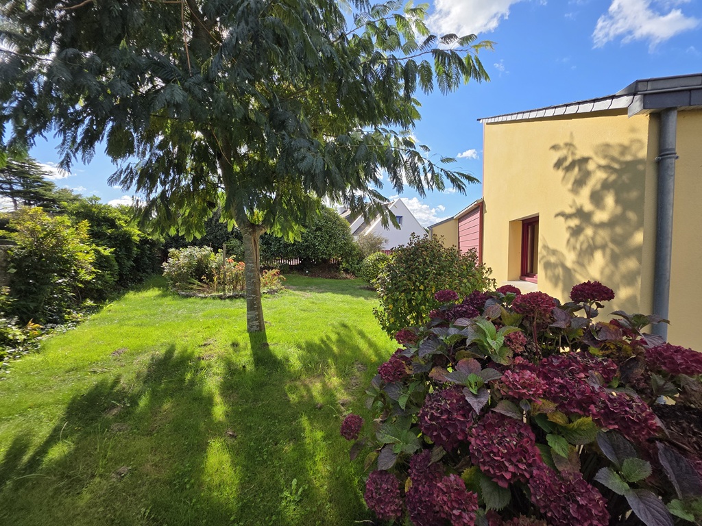 PONT L’ABBE, A 5 min du Centre-Ville à pied, Maison de Plain-pied 3 chambres Avec Jardin et Garage