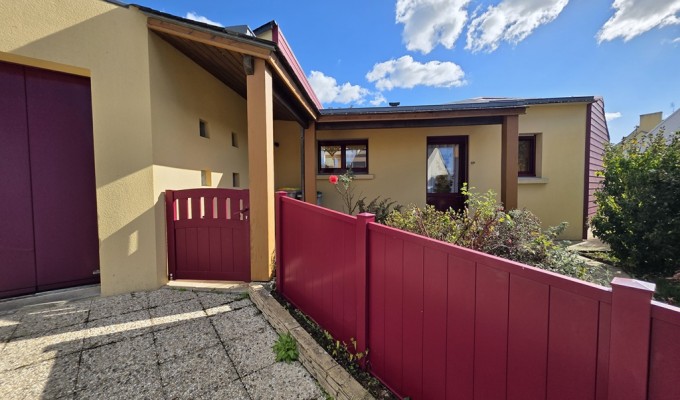 PONT L’ABBE, A 5 min du Centre-Ville à pied, Maison de Plain-pied 3 chambres Avec Jardin et Garage
