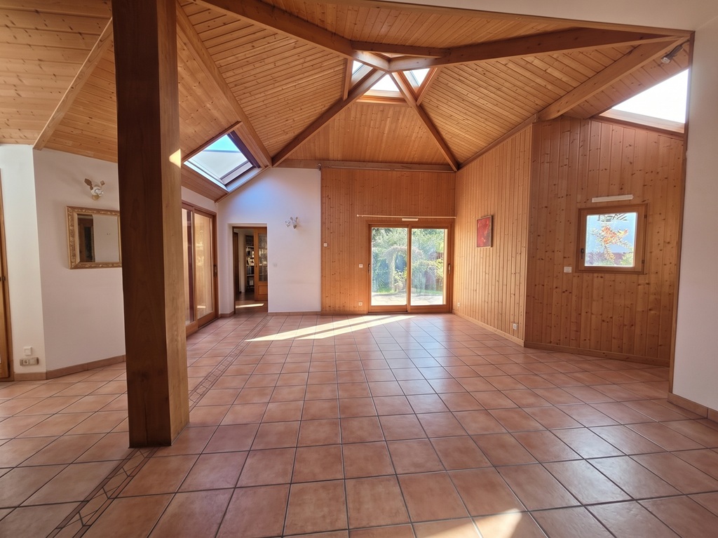 PONT L’ABBE, A 5 min du Centre-Ville à pied, Maison de Plain-pied 3 chambres Avec Jardin et Garage