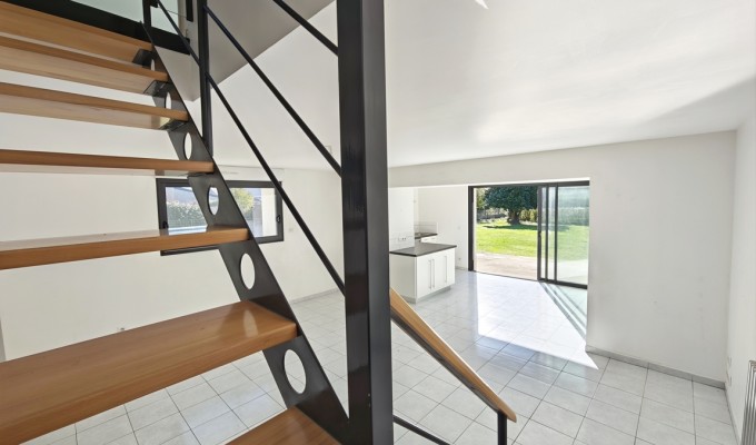Briec. Maison 2 Chambres sur Terrain de 660 m2 à Deux Pas des Commodités du Centre Ville.