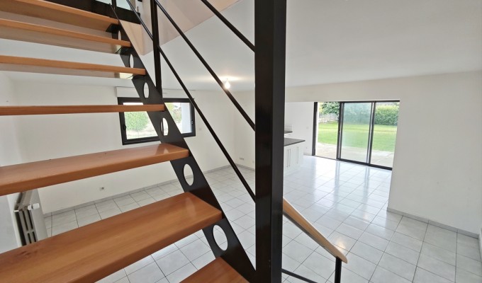 Briec. Maison 2 Chambres sur Terrain de 660 m2 à Deux Pas des Commodités du Centre Ville.