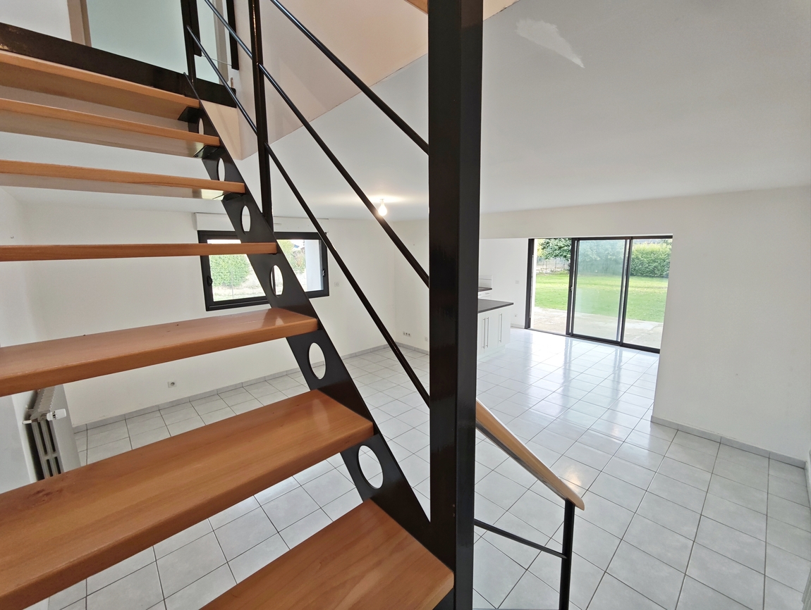 Briec. Maison 2 Chambres sur Terrain de 660 m2 à Deux Pas des Commodités du Centre Ville.