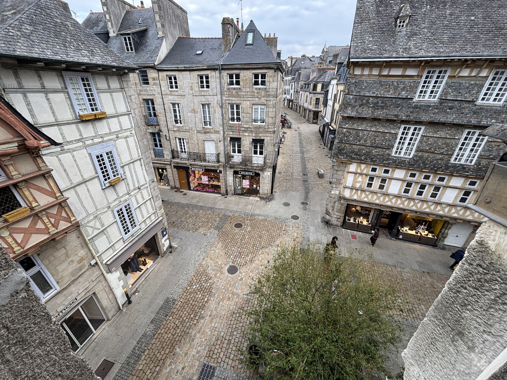 A LOUER. Libre au 1er Novembre 2026. Quimper, Appartement T2 en Plein Centre Ville