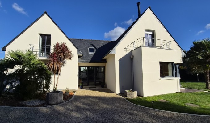 La Forêt Fouesnant – Vaste Contemporaine de 220 m² & 5 Chambres – Terrain d’environ 1110 m²