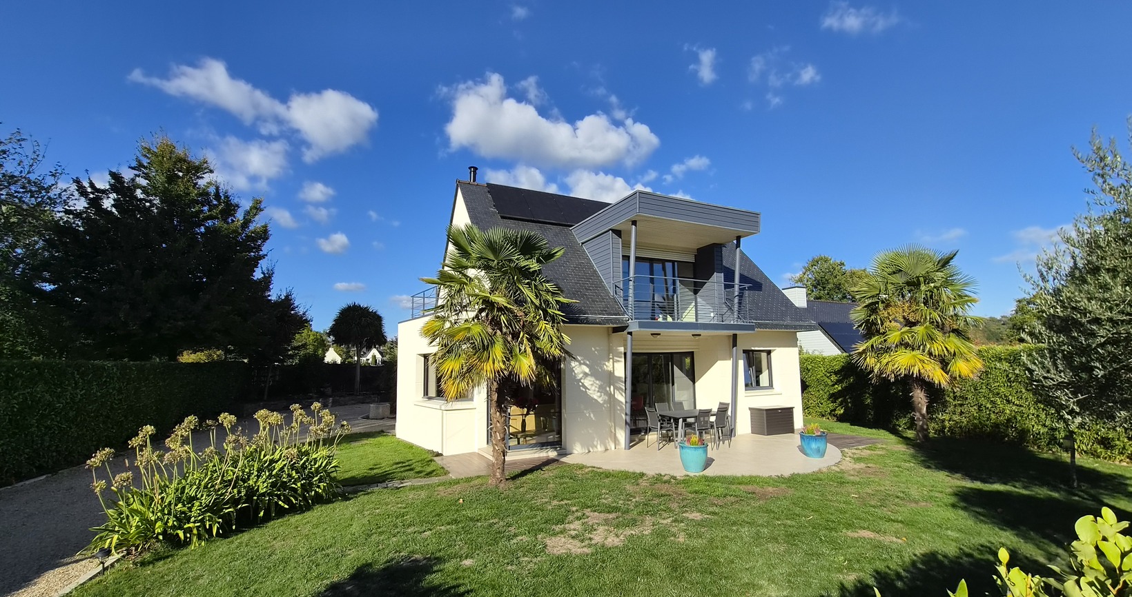 La Forêt Fouesnant – Vaste Contemporaine de 220 m² & 5 Chambres – Terrain d’environ 1110 m²