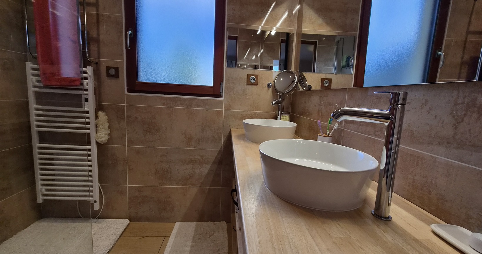 La Forêt Fouesnant – Vaste Contemporaine de 220 m² & 5 Chambres – Terrain d’environ 1110 m²