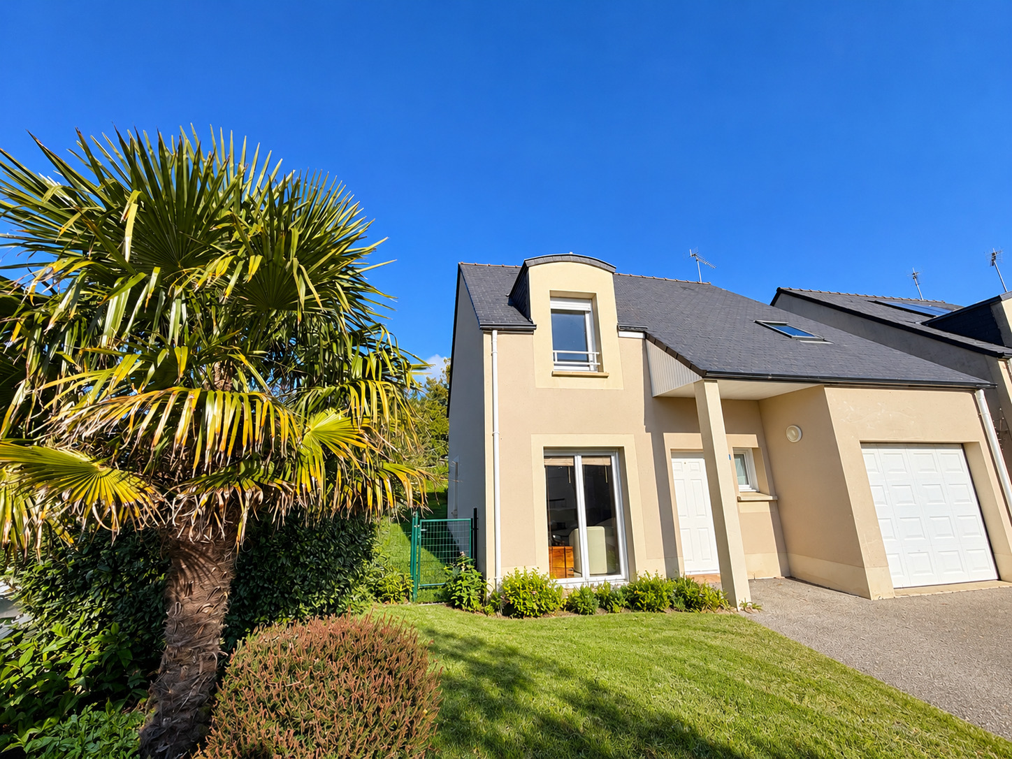 Exclusivité Agence, Quimper (10 mn) , Coquette Contemporaine de 2013 , 4 chambres Avec Garage & Jardin