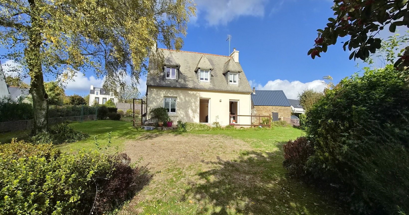 LA FORET FOUESNANT – Maison Traditionnelle d’environ 110 m² de 3 chambres, Terrain de 1000 m².
