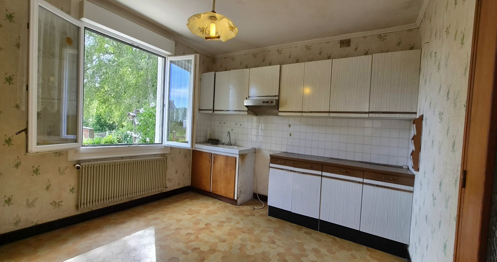 LA FORET FOUESNANT – Maison Traditionnelle d’environ 110 m² de 3 chambres, Terrain de 1000 m².