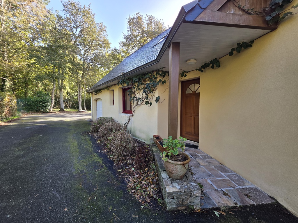 Pont L’abbé, Quartier résidentiel, Maison Contemporaine avec son Beau Jardin de 2194 m²