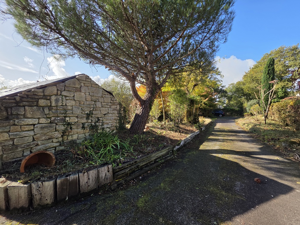 Pont L’abbé, Quartier résidentiel, Maison Contemporaine avec son Beau Jardin de 2194 m²