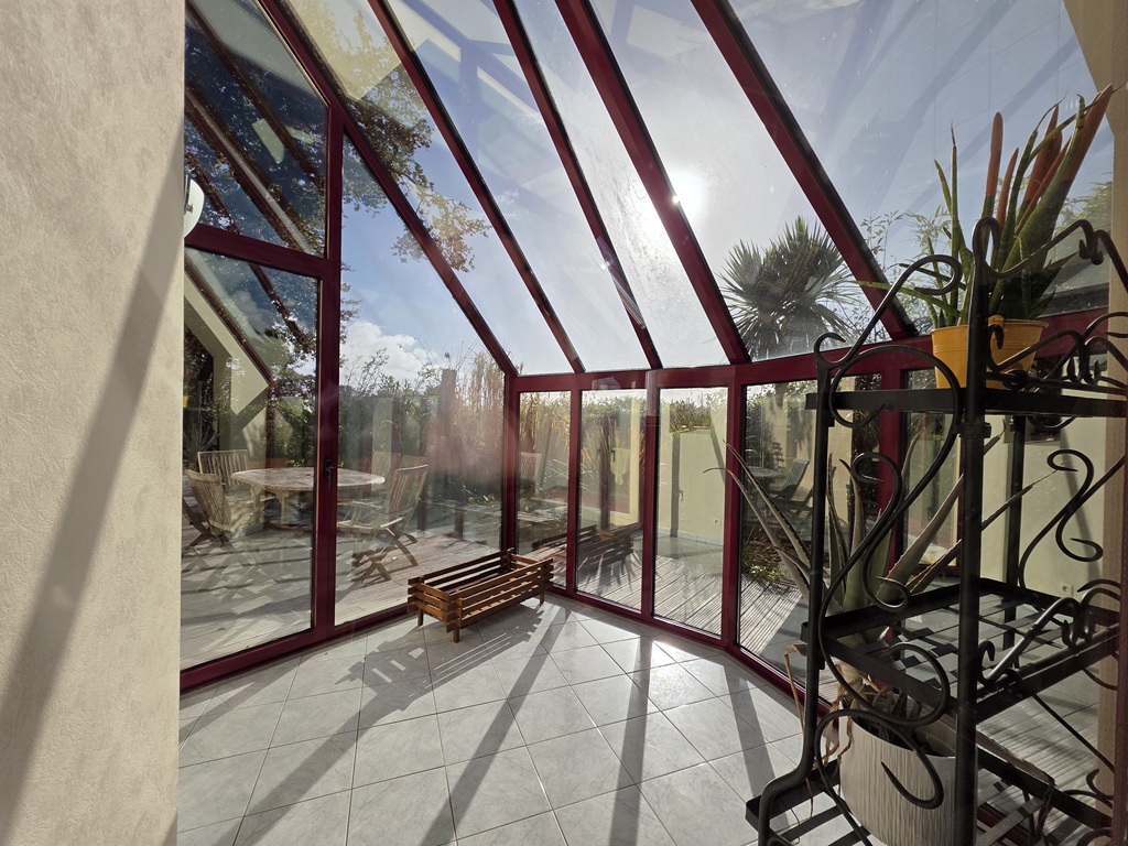 Pont L’abbé, Quartier résidentiel, Maison Contemporaine avec son Beau Jardin de 2194 m²