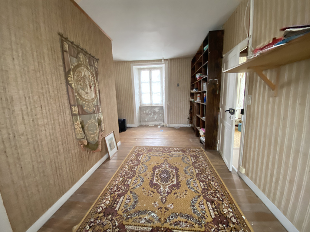 Rosporden en plein Centre L’ancien Presbytère à Réhabiliter avec Jardin de 1000 m²