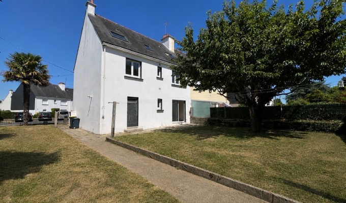 Quéven – La Familiale & Rénovée Maison de 1968 (140 m²) à Deux Pas Des Commerces