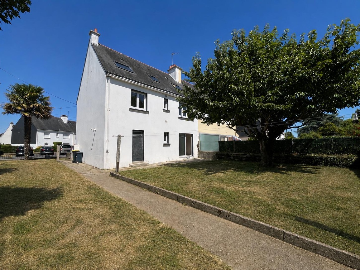 Quéven – La Familiale & Rénovée Maison de 1968 (140 m²) à Deux Pas Des Commerces