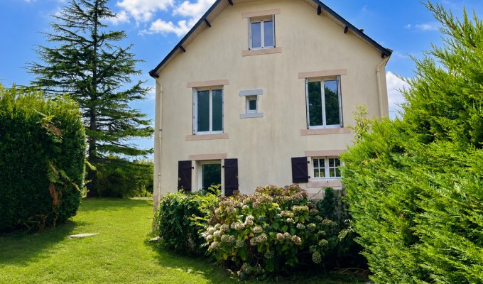 Moëlan-sur-mer, Élégante maison des années 30′ avec vue sur un terrain clos de 1642m²