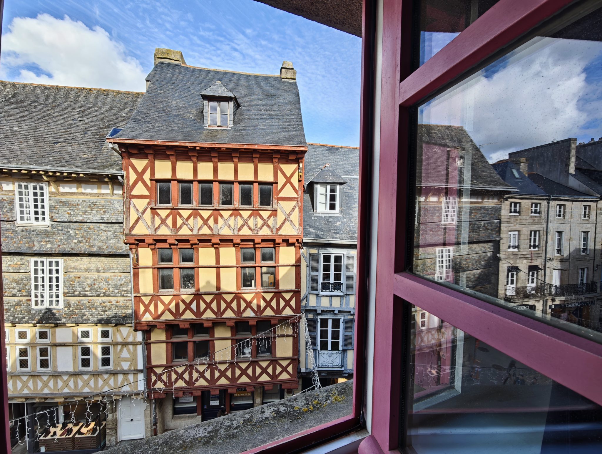 Quimper Centre Historique. Appartement T3 au Dernier Étage avec sa Vue Dégagée.