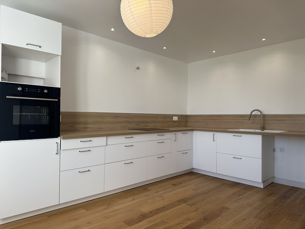 Querrien- Caractère & Luminosité Pour Cette Maison En Pierre Entièrement Rénovée de 150 m² avec Jardin & Vue Dégagée !