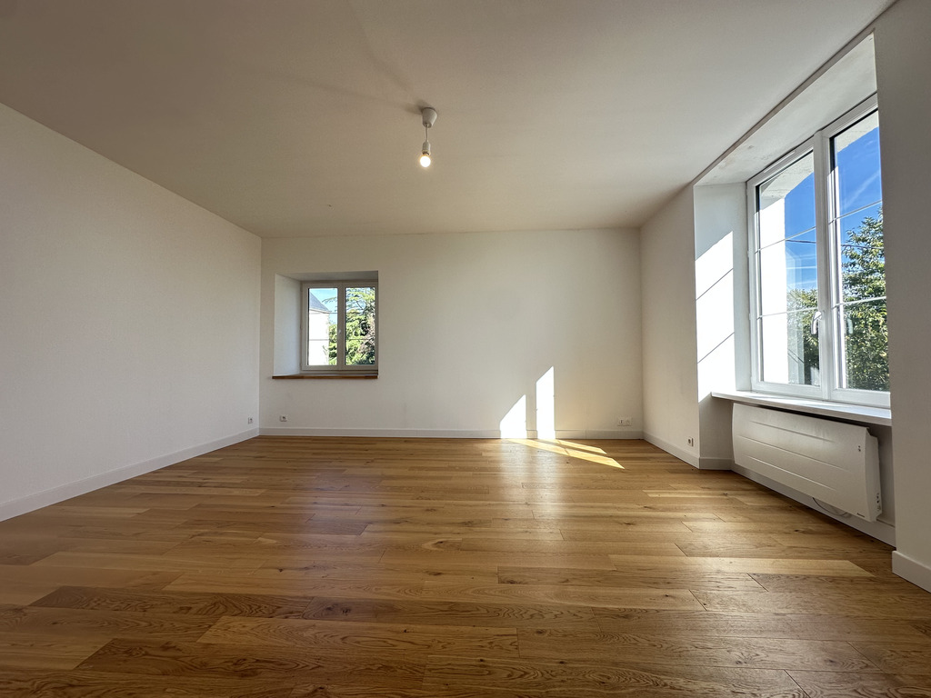 Querrien- Caractère & Luminosité Pour Cette Maison En Pierre Entièrement Rénovée de 150 m² avec Jardin & Vue Dégagée !
