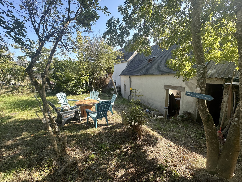 Plogoff – Deux maisons, Quatre Dépendances & un Fort Potentiel Locatif à Proximité de l’Océan