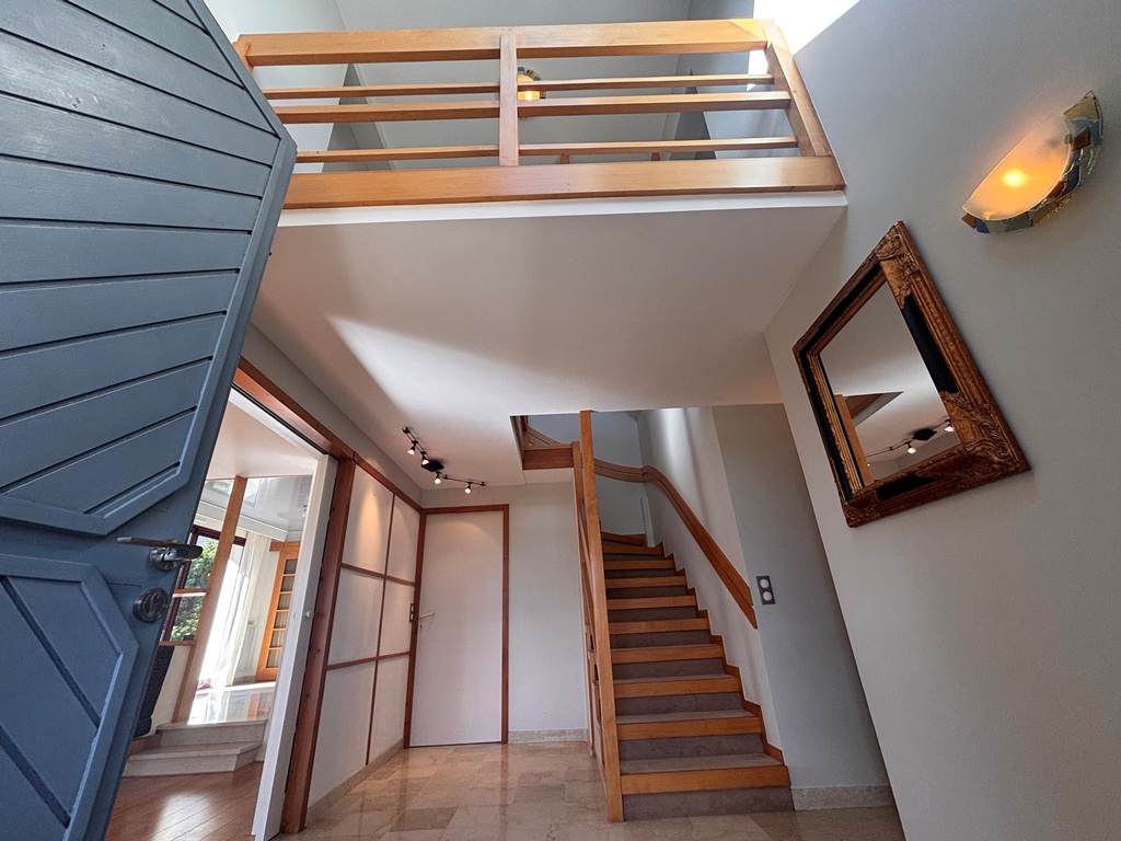 Quimper Kerfeunteun. Vaste Maison D’Architecte de 175 m² avec 5 Chambres & Jardin Clos.