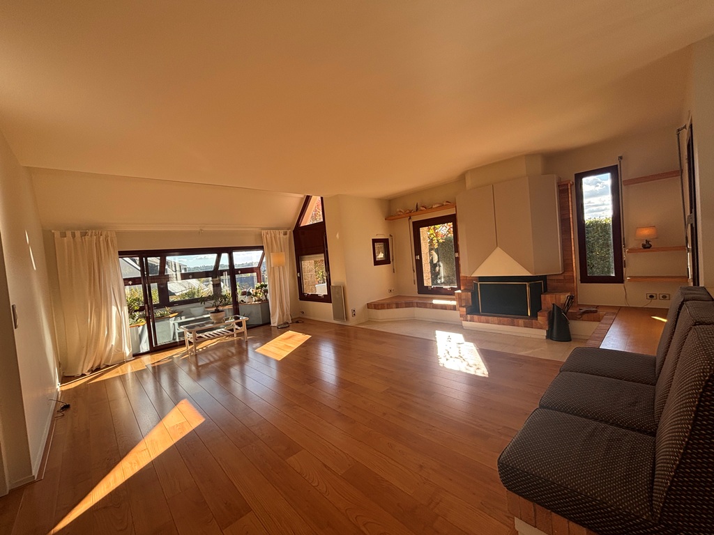 Quimper Kerfeunteun. Vaste Maison D’Architecte de 175 m² avec 5 Chambres & Jardin Clos.