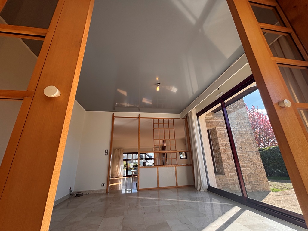Quimper Kerfeunteun. Vaste Maison D’Architecte de 175 m² avec 5 Chambres & Jardin Clos.