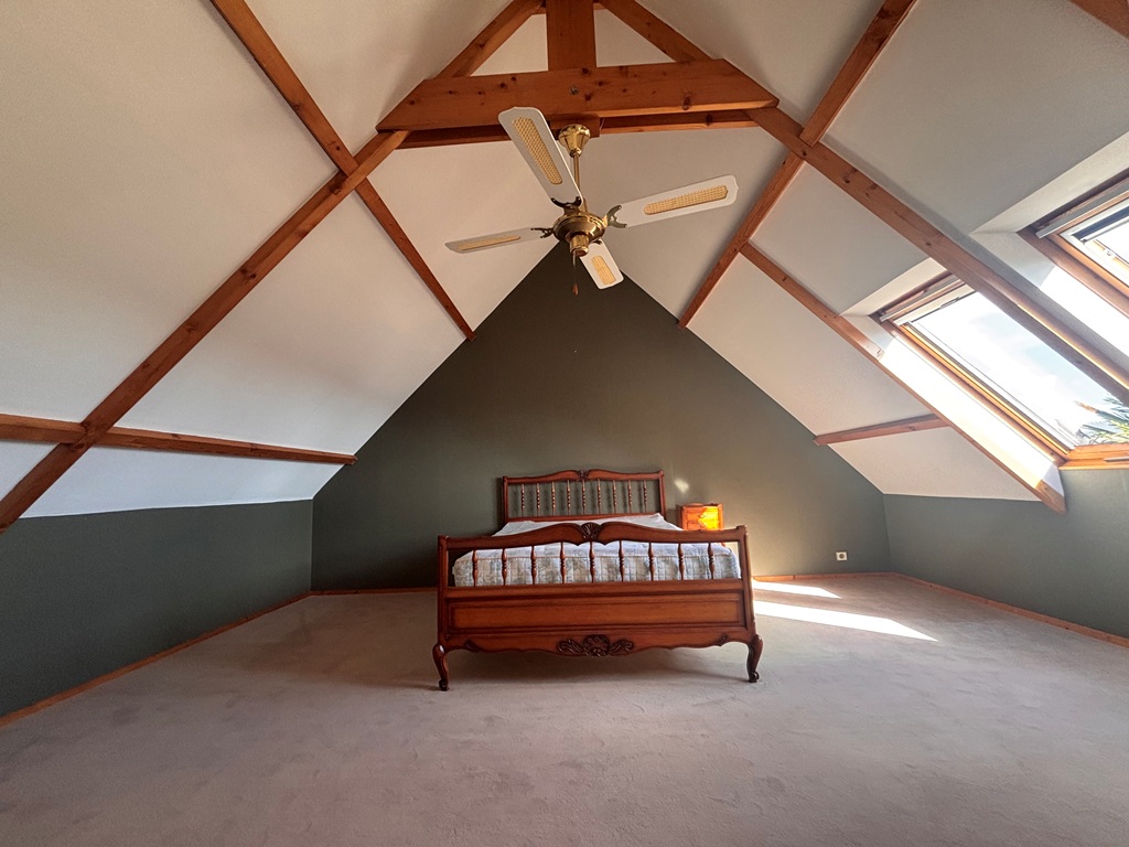 Quimper Kerfeunteun. Vaste Maison D’Architecte de 175 m² avec 5 Chambres & Jardin Clos.