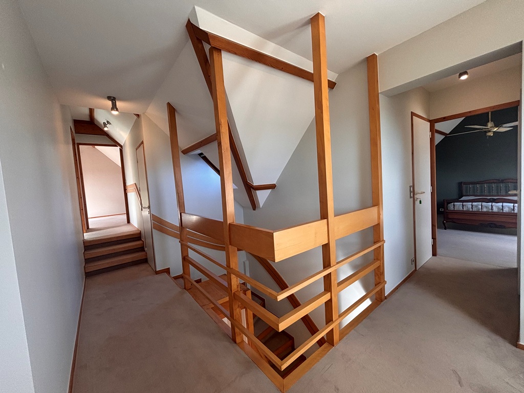 Quimper Kerfeunteun. Vaste Maison D’Architecte de 175 m² avec 5 Chambres & Jardin Clos.
