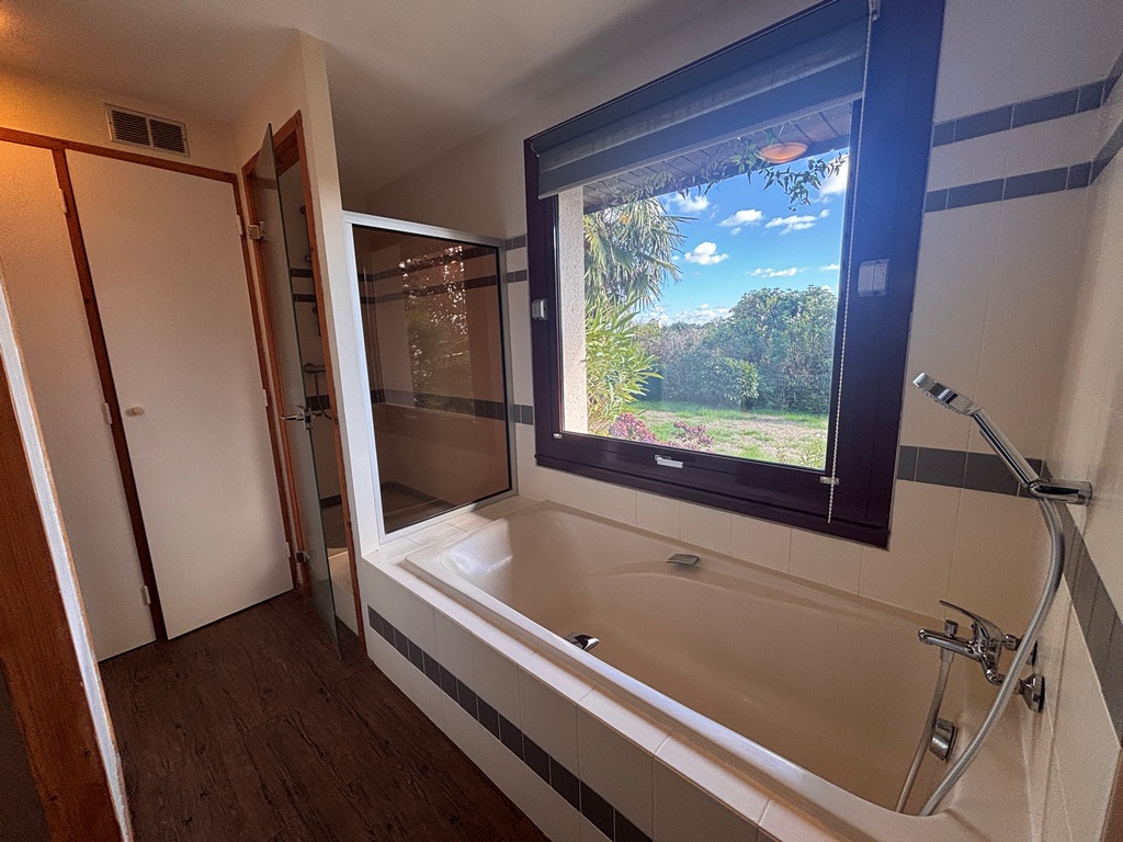 Quimper Kerfeunteun. Vaste Maison D’Architecte de 175 m² avec 5 Chambres & Jardin Clos.