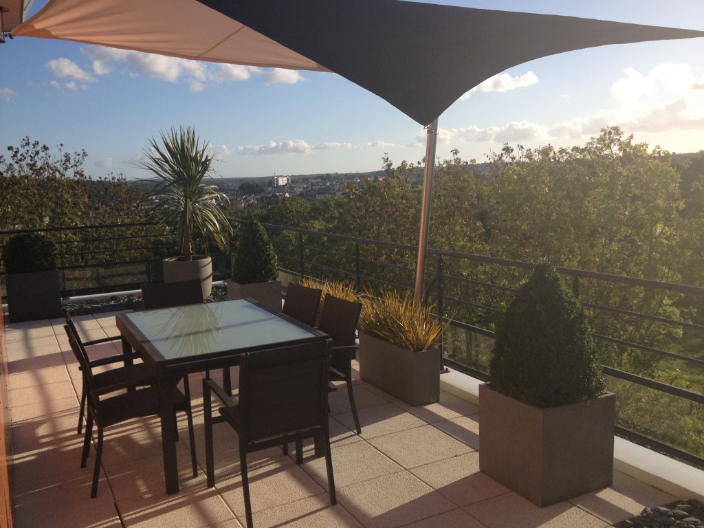 A Louer. Résidence Standing L’Appartement Type Loft (130 m²) avec Terrasse (110 m²) Dominant la Ville.